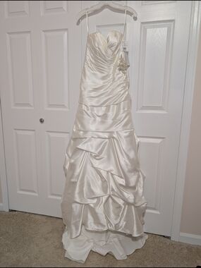 David’s Bridal Ivory Strapless Satin Wedding Dress w/ Ruching & Beaded Detail